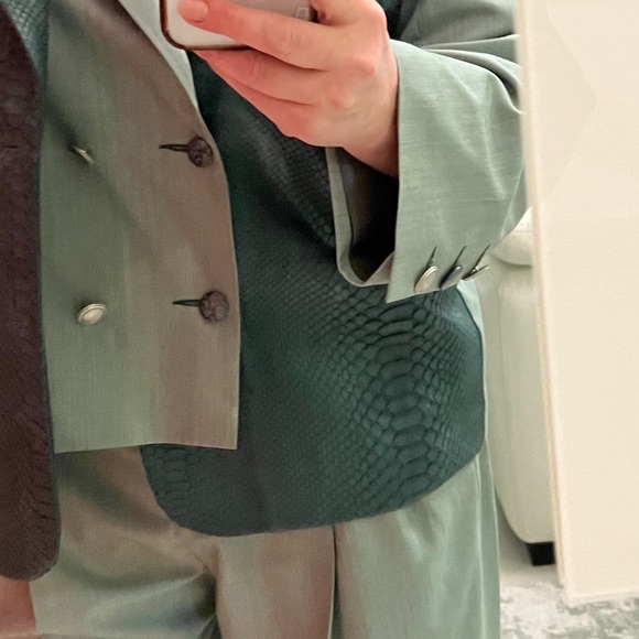 exclusive suit made of python skin and wool - Picture 4 of 5